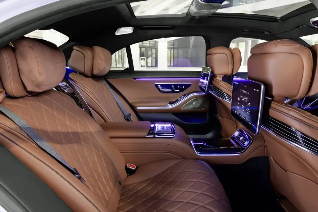 Intérieur cuir de la Mercedes Classe S, transfert privé avec chauffeur vers les stations de ski de Val Thorens Transfert VIP