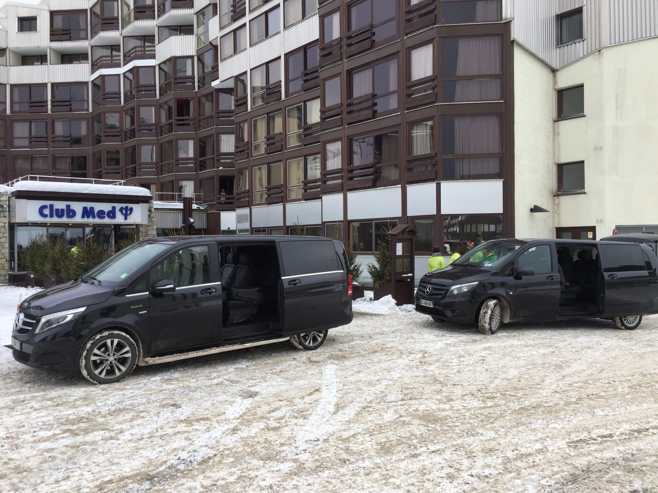 Chauffeur VTC à Valmorel — Mercedes Classe V sous la neige